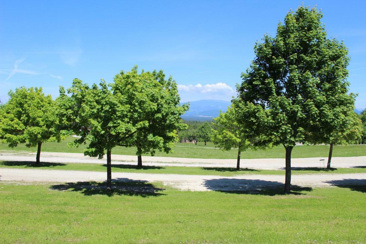 Hôtel Chaletpark Petzen à Feistritz ob Bleiburg Extérieur photo